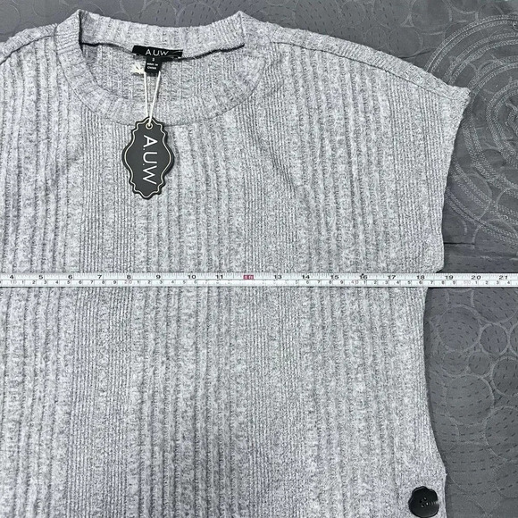 AUW Casual Blouse Short Sleeve Top Buttons Details Stretch Size Small Round Neck - Picture 7 of 8